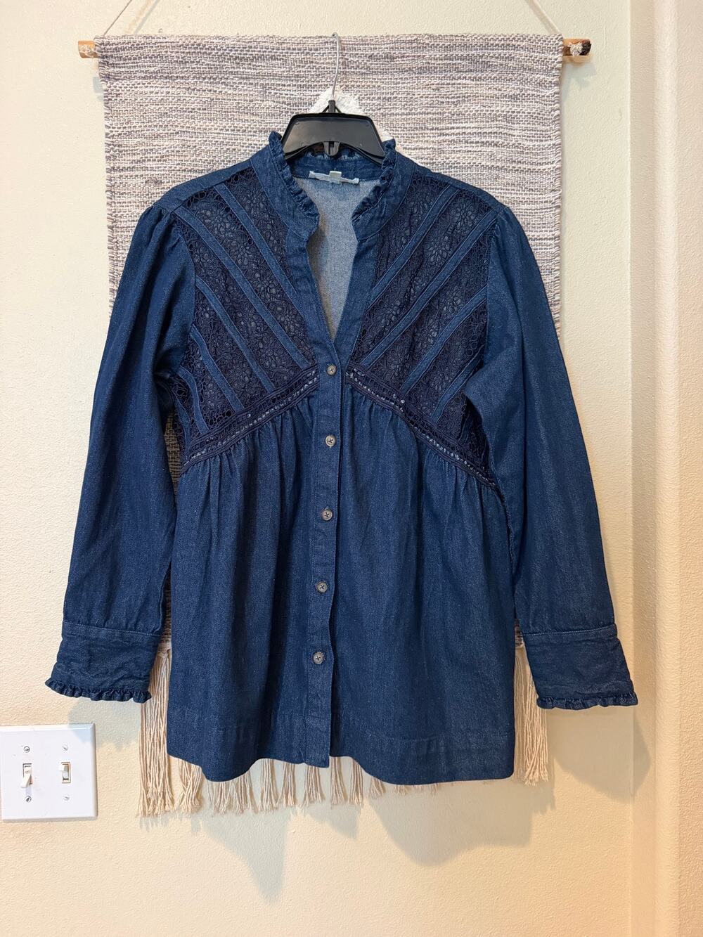 Solitaire Denim Lace Button Front Peasant Boho Blouse Top Women’s M Ruffle